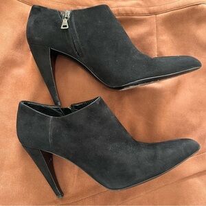 Prada Vero Cuoio Black Suede Pointed Toe Ankle Boots Sz 37. (uS 6.5) Italy
